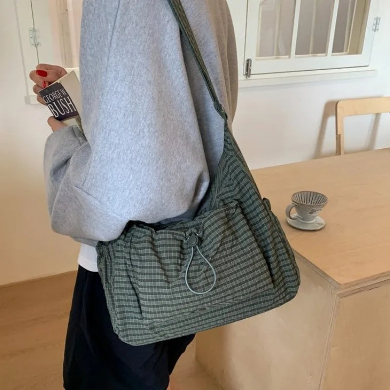 Elegant One Shoulder Versatile Crossbody Retro Work Travel Stylish Bag Suitable During A City Tour